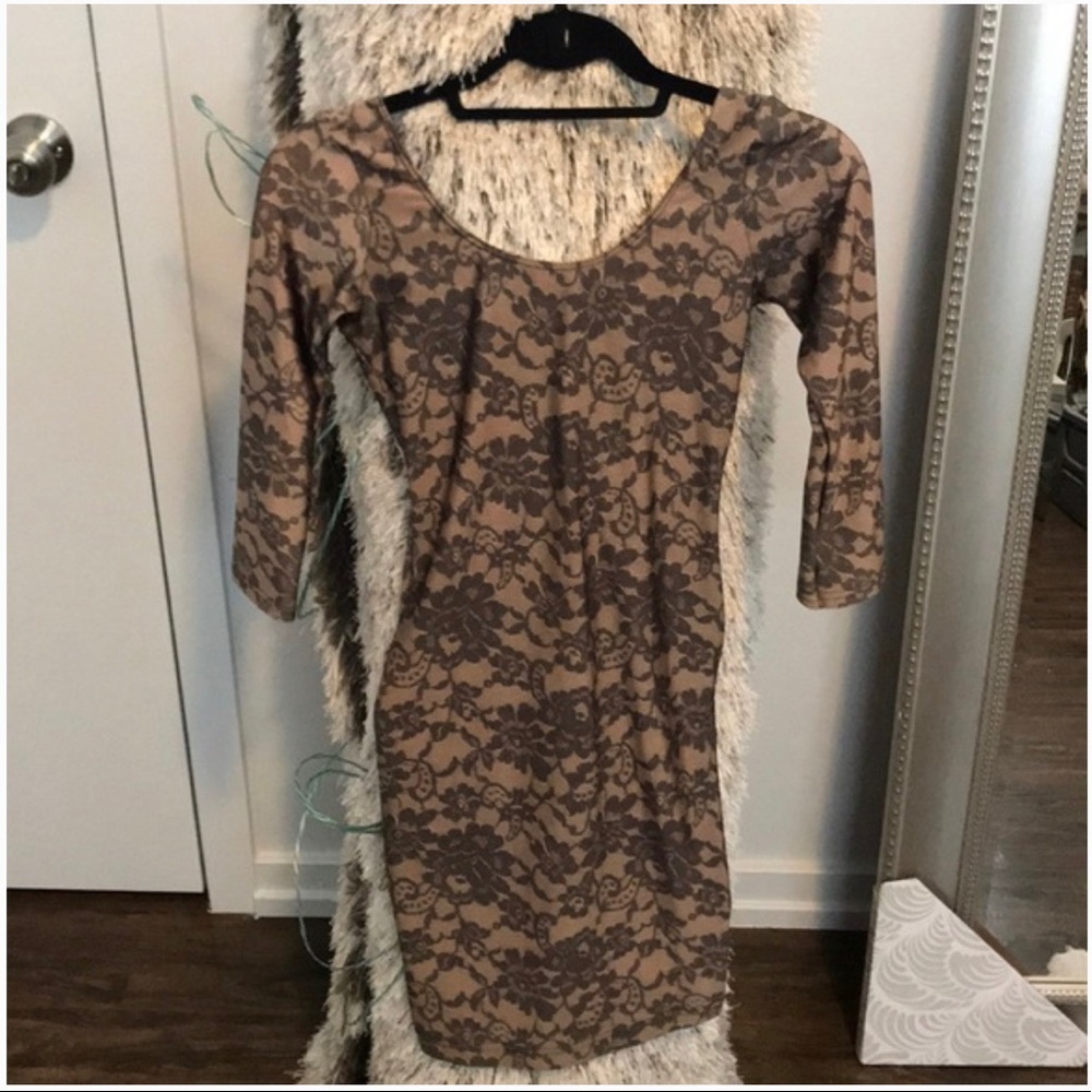 AMERICAN APPAREL DRESS!
Spandex like material-very stretchy. Open back
Worn once